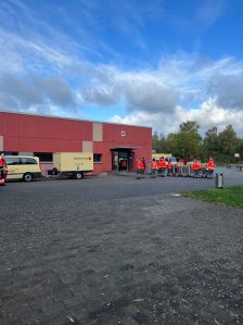 Über 50 Einsatzkräfte üben den Großschadenfalls an der Heinz-Nixdorf Gesamtschule. © Kreis Paderborn
